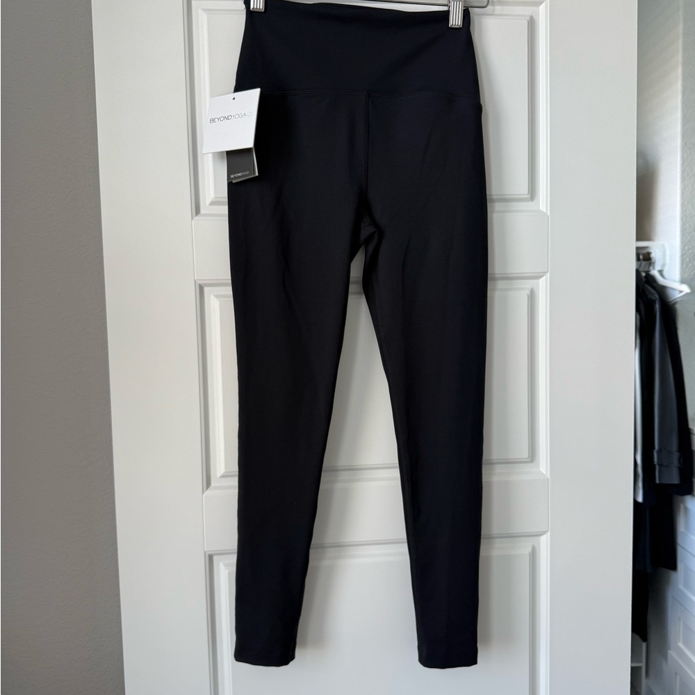 New Beyond Yoga High Waisted Classic Black Leggings, Size Medium